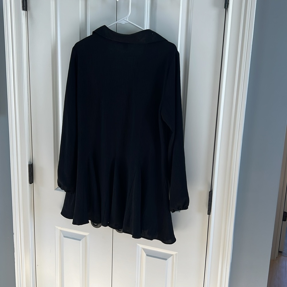 Michael, Tyler collections size small black flowing button down long blouse - Picture 8 of 8